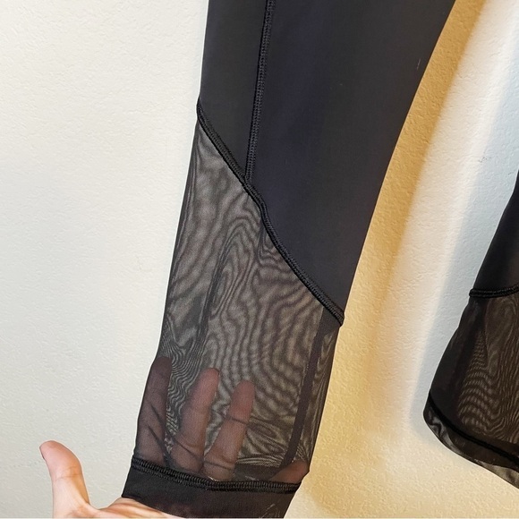 Lululemon Black Wunder Under Cropped 21” Mesh Bottom Leggings Size 6 - Picture 3 of 8